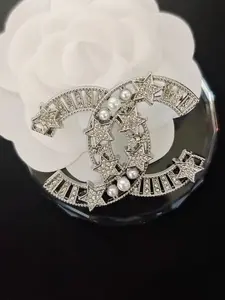 Women's Fashion Sweet Artificial Diamond Letter Brooch, Simple Cute Women's Style Daily Party Pin Badge Lapel Flower Gift