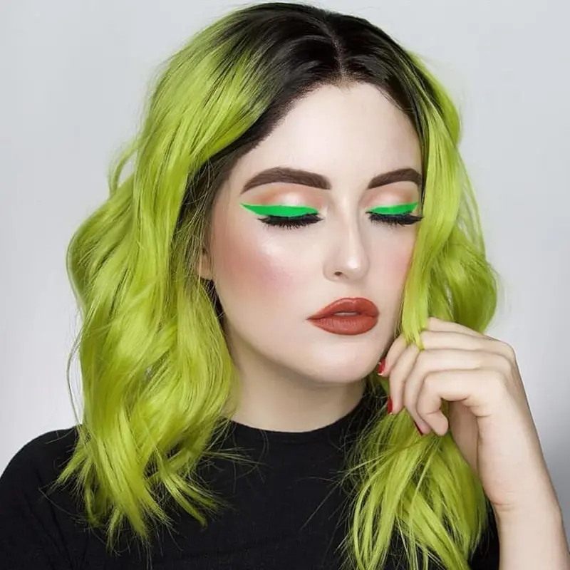 ZIHAN Women's Short Ombre Green Middle Part Wavy Synthetic Costume Wig - No-Fuss Style Change Hairpiece for Cosplayers, Halloween Events, Default