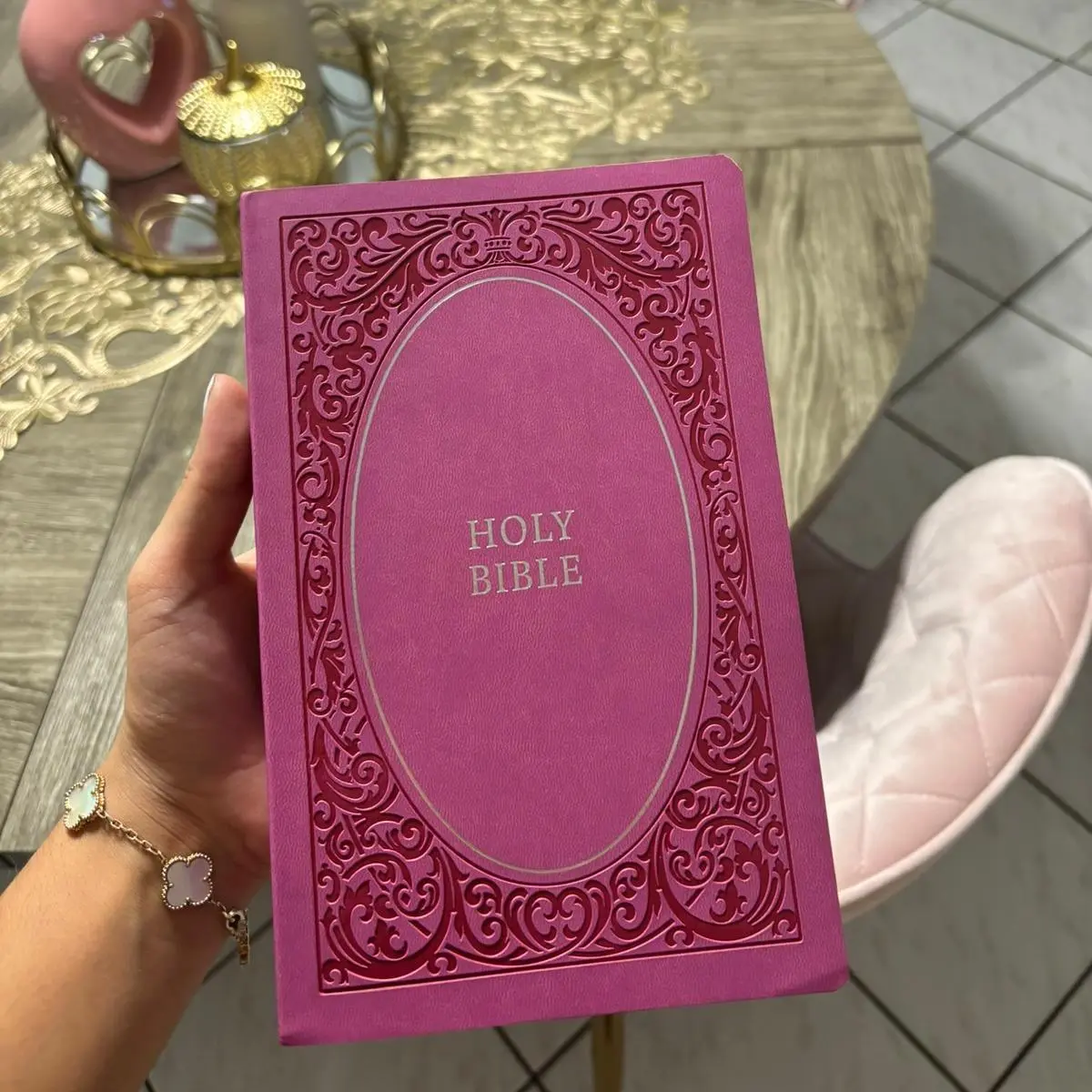 NKJV Holy Bible, Leathersoft Pink, Comfort Print: Soft Touch Edition (New King James Version) Imitation Leather