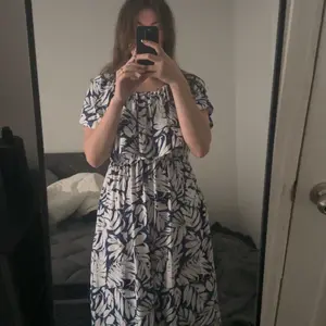 AUSELILY Women's Plus Size Off The Shoulder Dress Wedding Guest Dress Summer Casual Long Ruffle Party Side Split Beach Maxi Dresses with Pockets