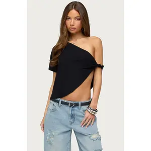 Edikted Women's Asymmetric Twisted Off-The-Shoulder Top
