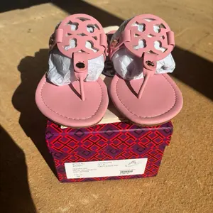 Women’s Flat Miller Patent Sandals, Summer Footwear, Size 7.5 (38)