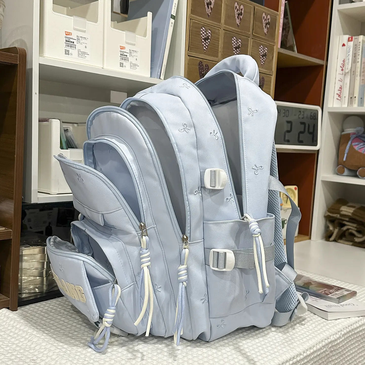 New large-capacity multi-layer backpack for girls, lightweight and burden-reducing computer backpack
