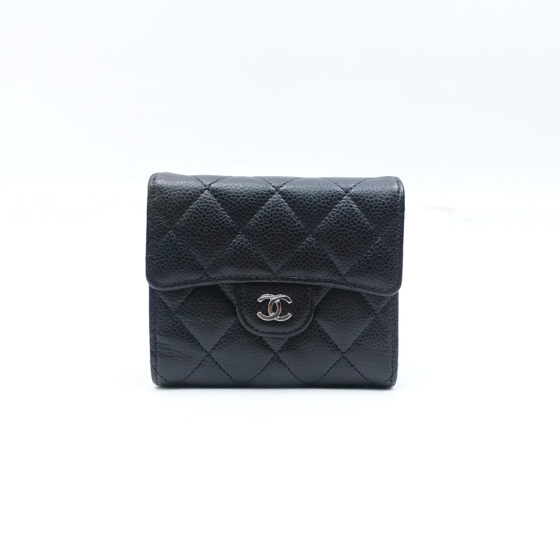 Pre-owned CHANEL quilted lambskin Compact Wallet Black T10357684