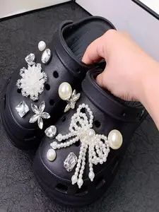 13-Piece Fashion Hole Shoe Accessories Set, Pearl Flower Diamond Five-Leaf Flowers, Perfect Gift for Party Decoration