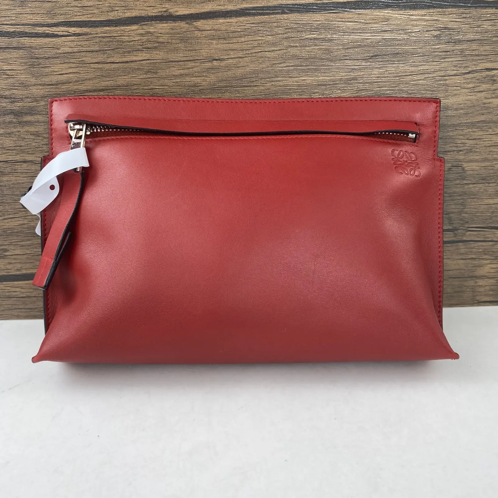Pre-owned Loewe Silver Tone Metal Zipper & Pull Tab Clutches & Wristlets Classic Red Smooth Calf Leather T Pouch Flat Zipper Clutch ttt