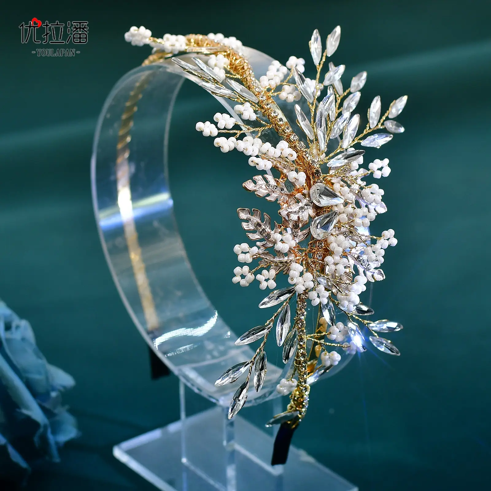 Golden hair accessory HP986