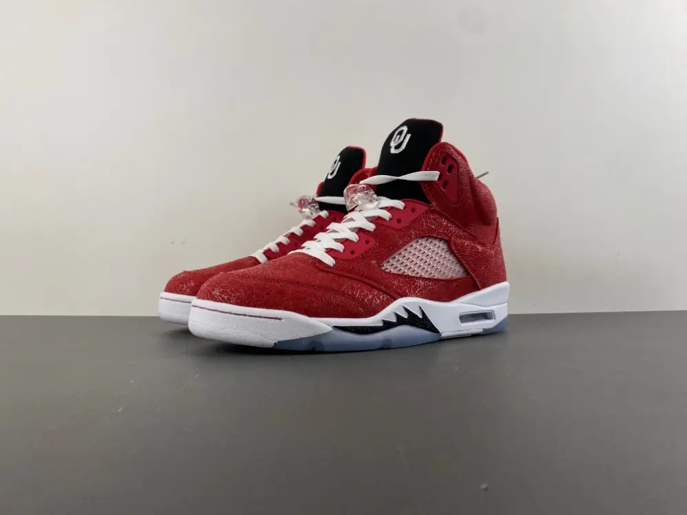 Classic Red White Contrast Mid Top Basketball Shoes Unisex Breathable Ankle Support Gym Casual Footwear Brand New With Original Shoe Box