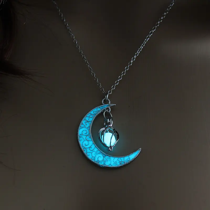 Glowing Pendant Necklace with Silver-Plated Adjustable Chain, Unisex Chain Jewelry Necklaces for Casual Wear