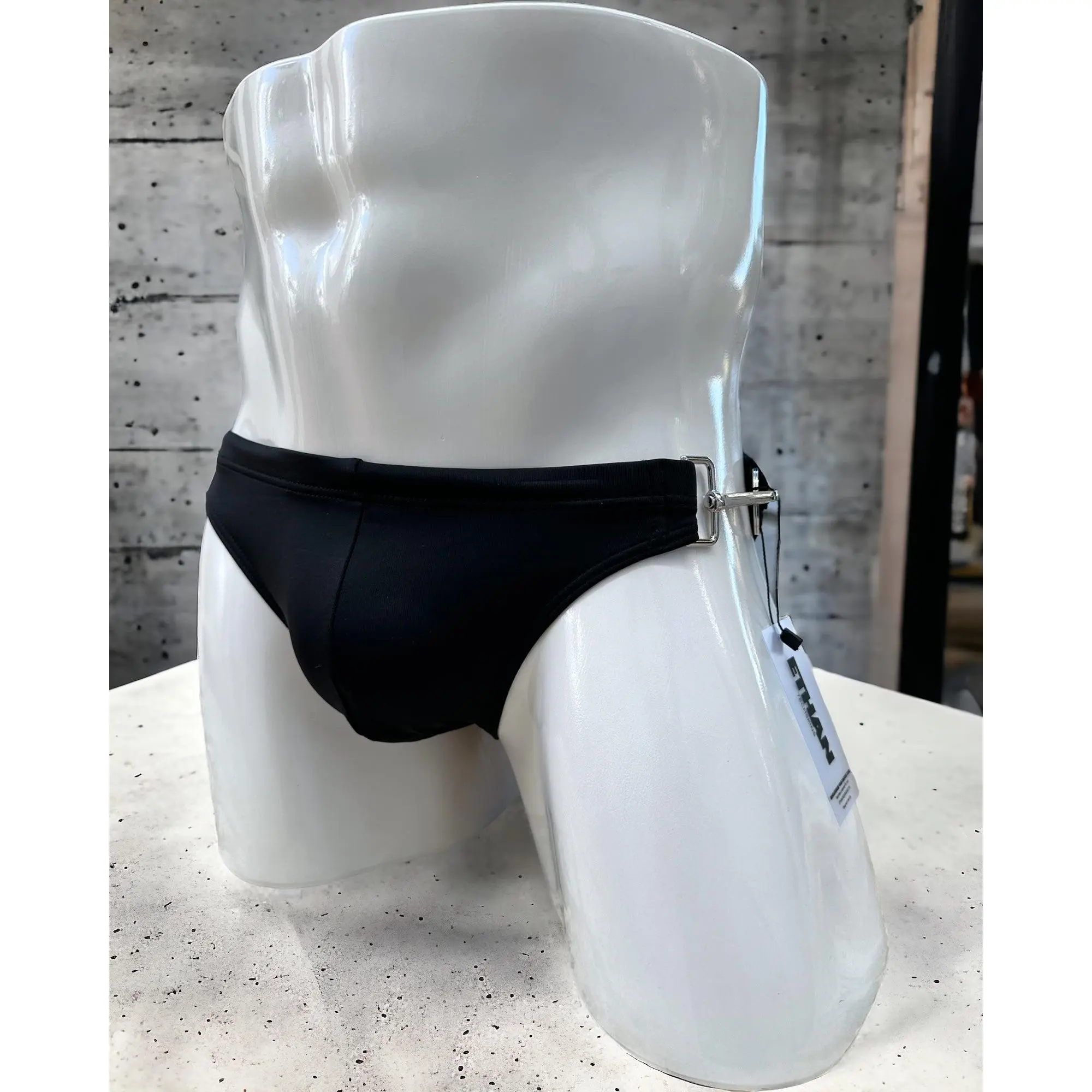 BuckleBold Black
