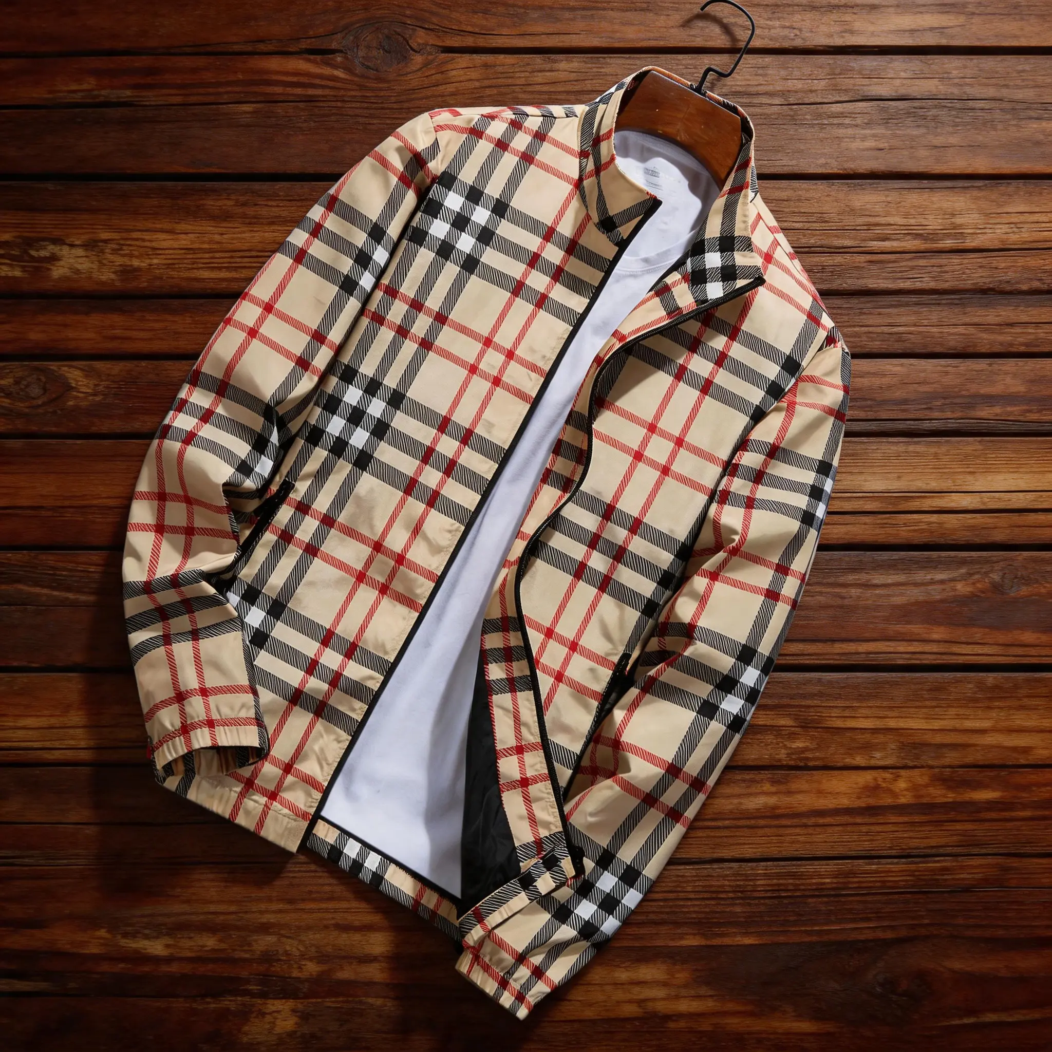 Men’s new spring/autumn classic plaid stand-collar jacket — lightweight luxury, business casual, windproof, thin and breathable, versatile, trendy, slim fit for young men that flatters the figure
