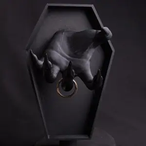 A claw-shaped jewelry tray from the other side, both unique and practical.