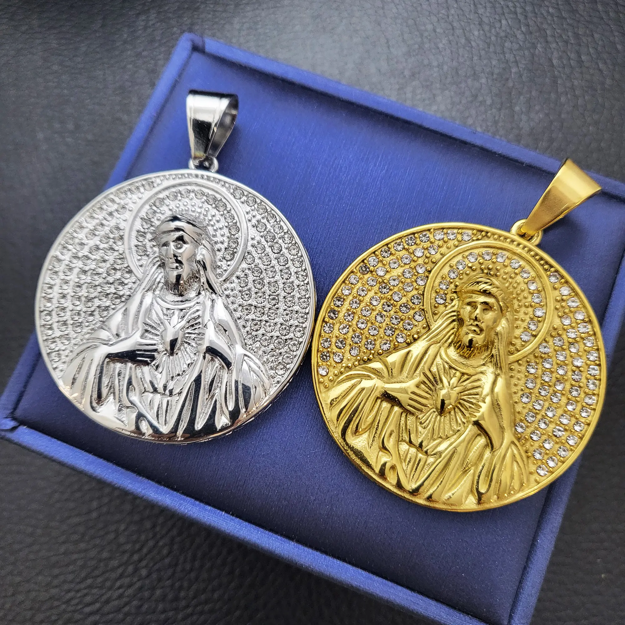MaxBling81 40mm (diameter) Stainless Steel Gold Jesus Head Medal Pendant - Iced Hip Hop CZ Bling, Unisex 8mm Chain Charm, Non-Tarnish Fashion Jewelry for Daily Casual Wear, Non Tarnish Jewelry, Everyday