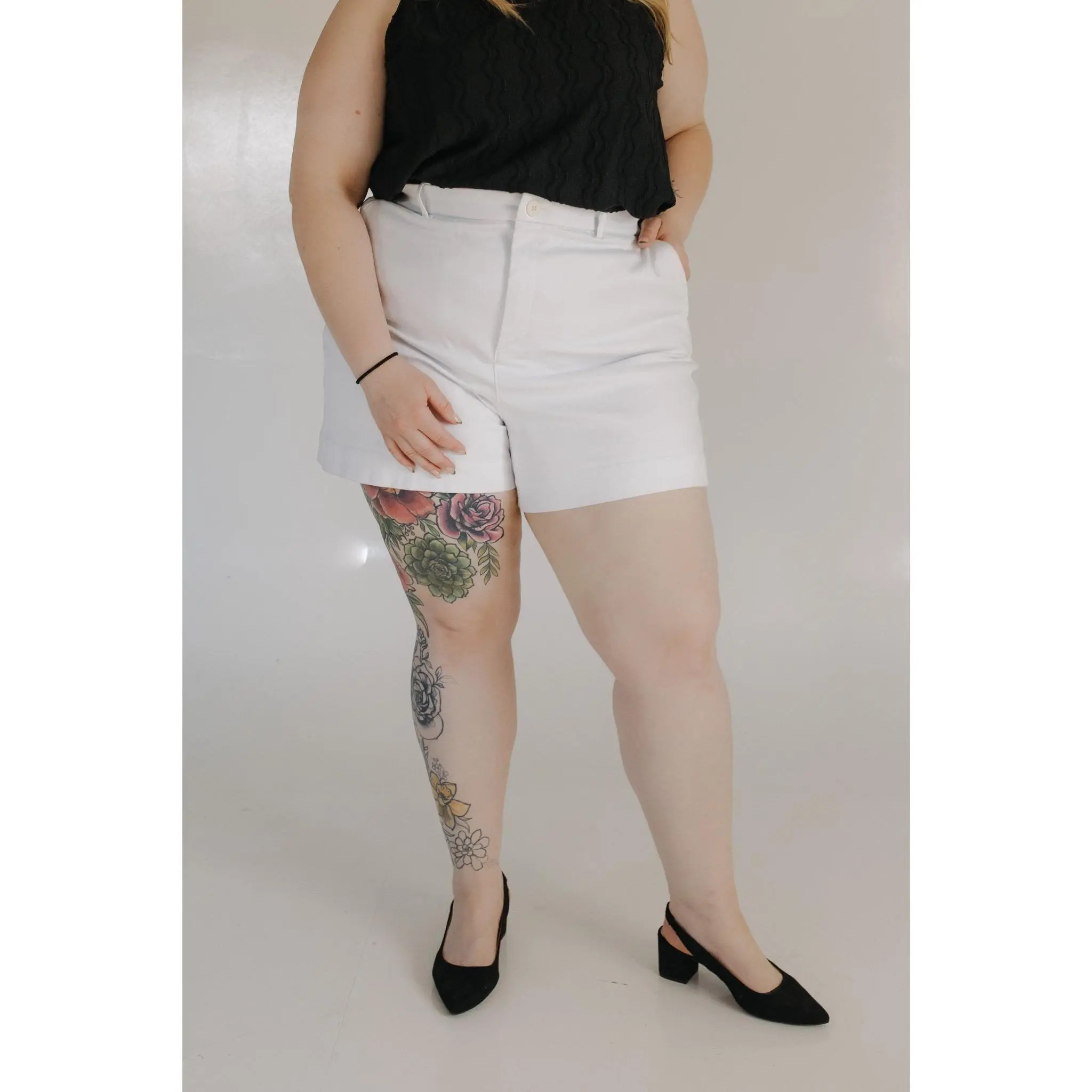 Women's SPANXsupersmooth Stretch Twill Tailored Shorts - 5" Above Knee High-Rise Cotton 360° Stretch, Plus Size, Tummy Control, Soft, Classic White School Clothes, Durable Fabric, Zipper Closure, Button Detailing, Pockets, Slip-Resistant, Well-Fitting, Pl