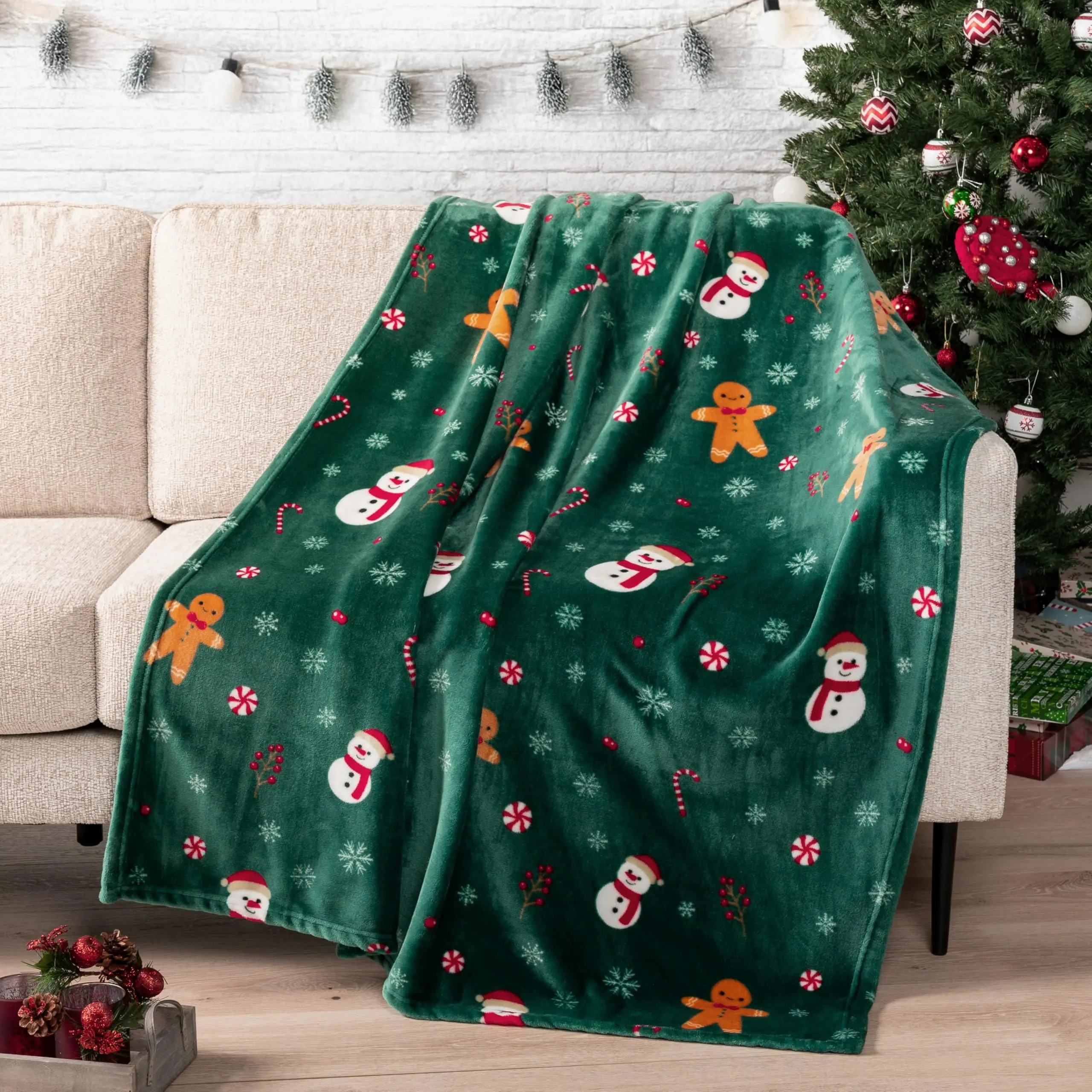 Christmas Gingerbread Throw Blanket  Green Holiday Christmas Fleece Blanket  Soft, Plush, Warm Winter Cabin Throw, 50×60