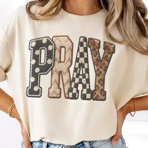 Vintage Pray Tee Retro Knitted Print PRAY Graphic Tshirt Religious Yarn Leopard Graphic T-Shirt Christian Bible Verse Crewneck Casual Womenswear Unisex Top