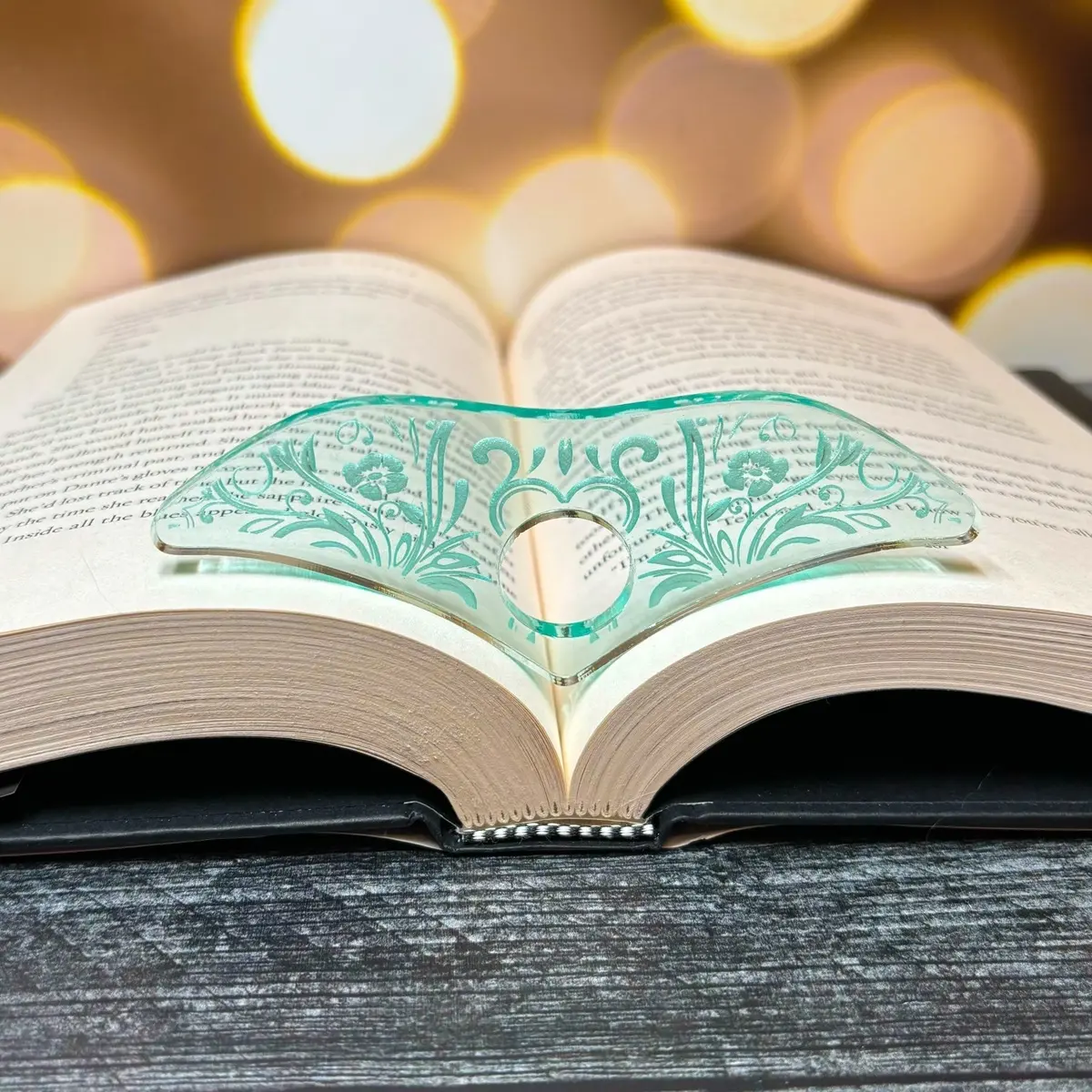 Engraved page keeper