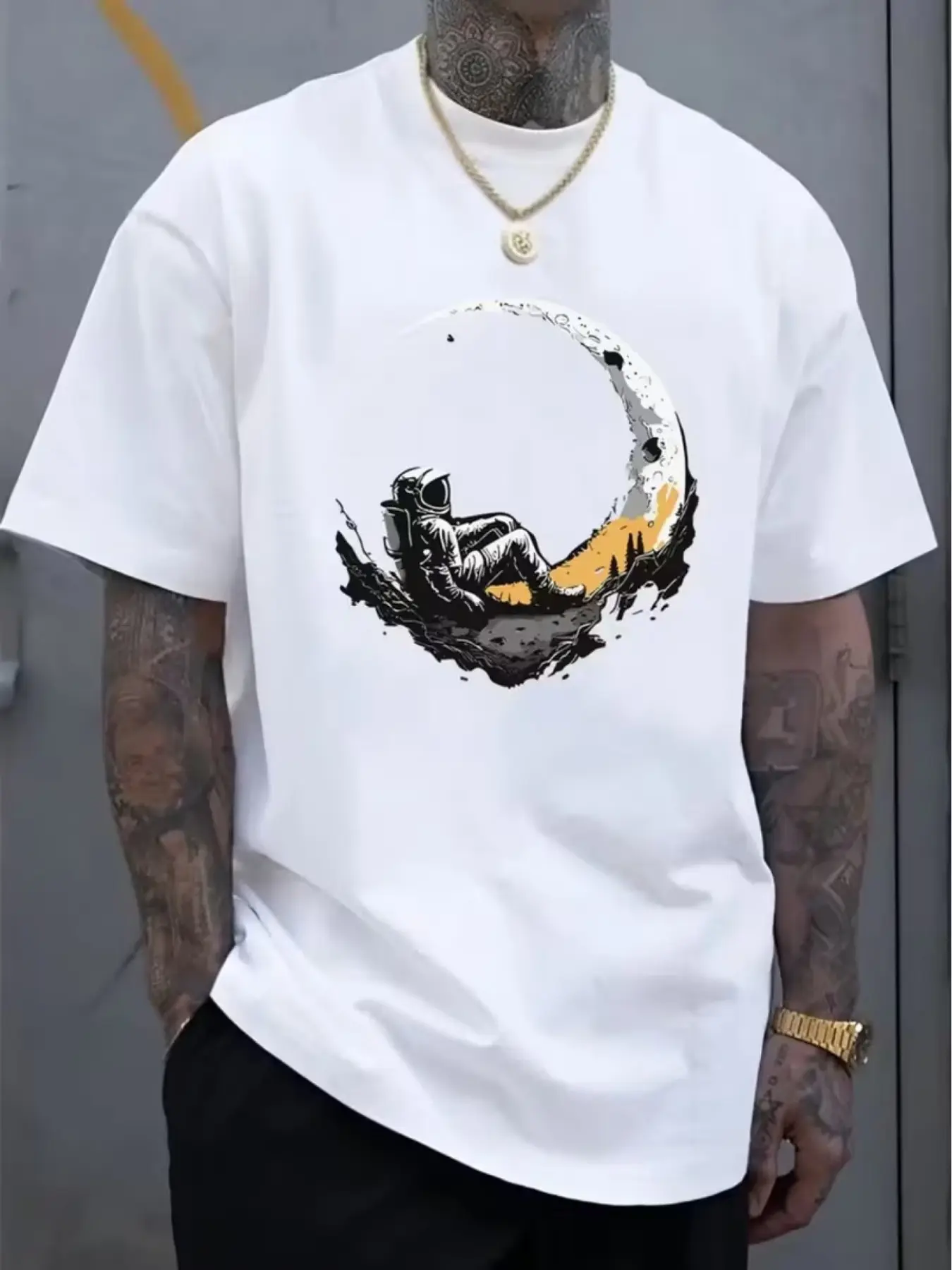 Men's Space Theme Astronaut Graphic Art Design T-Shirt, Summer Casual Short Sleeve Round Neck, Comfortable Fashion Top, Classic, Streetwear, Menswear