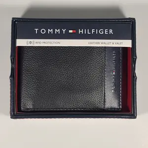 Tommy Hilfiger Men's Bifold Black And Navy Leather RFID Wallet & Valet 31HP220136