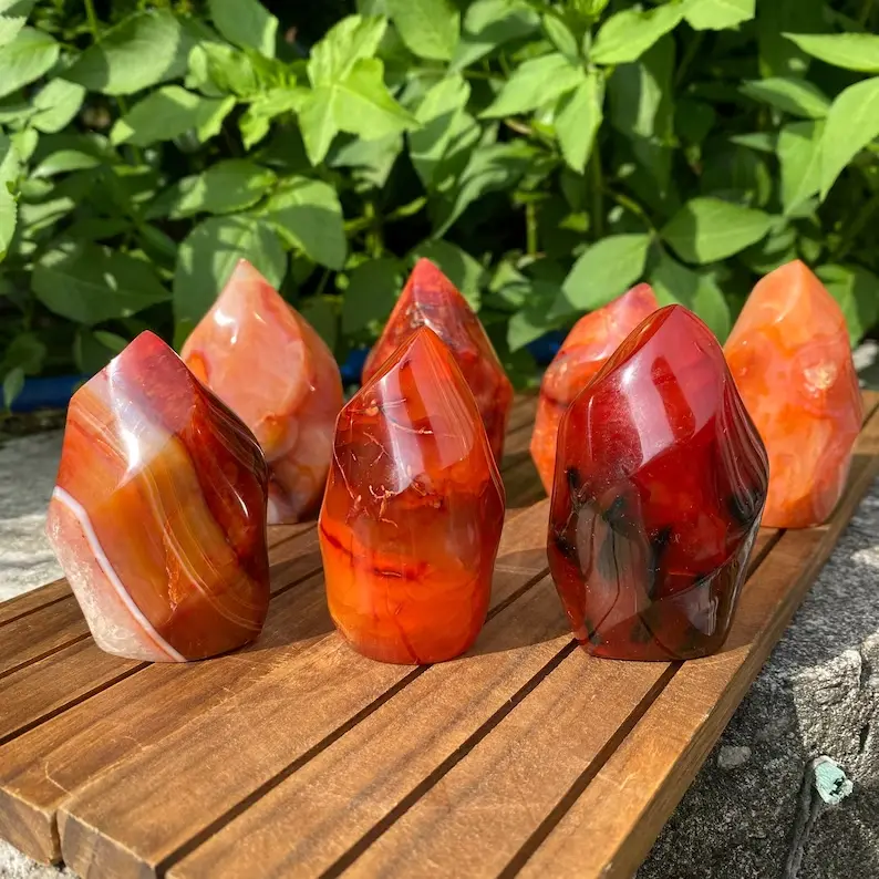Natural Carnelian Flame-Shape Towers - 6-8cm Red Agate Obelisks, 1 Piece 100g-120g Natural Stone Decor, Healing Crystal Mineral Specimens, Home Decoration Gift That Enhances Self-Esteem & Combats Fatigue