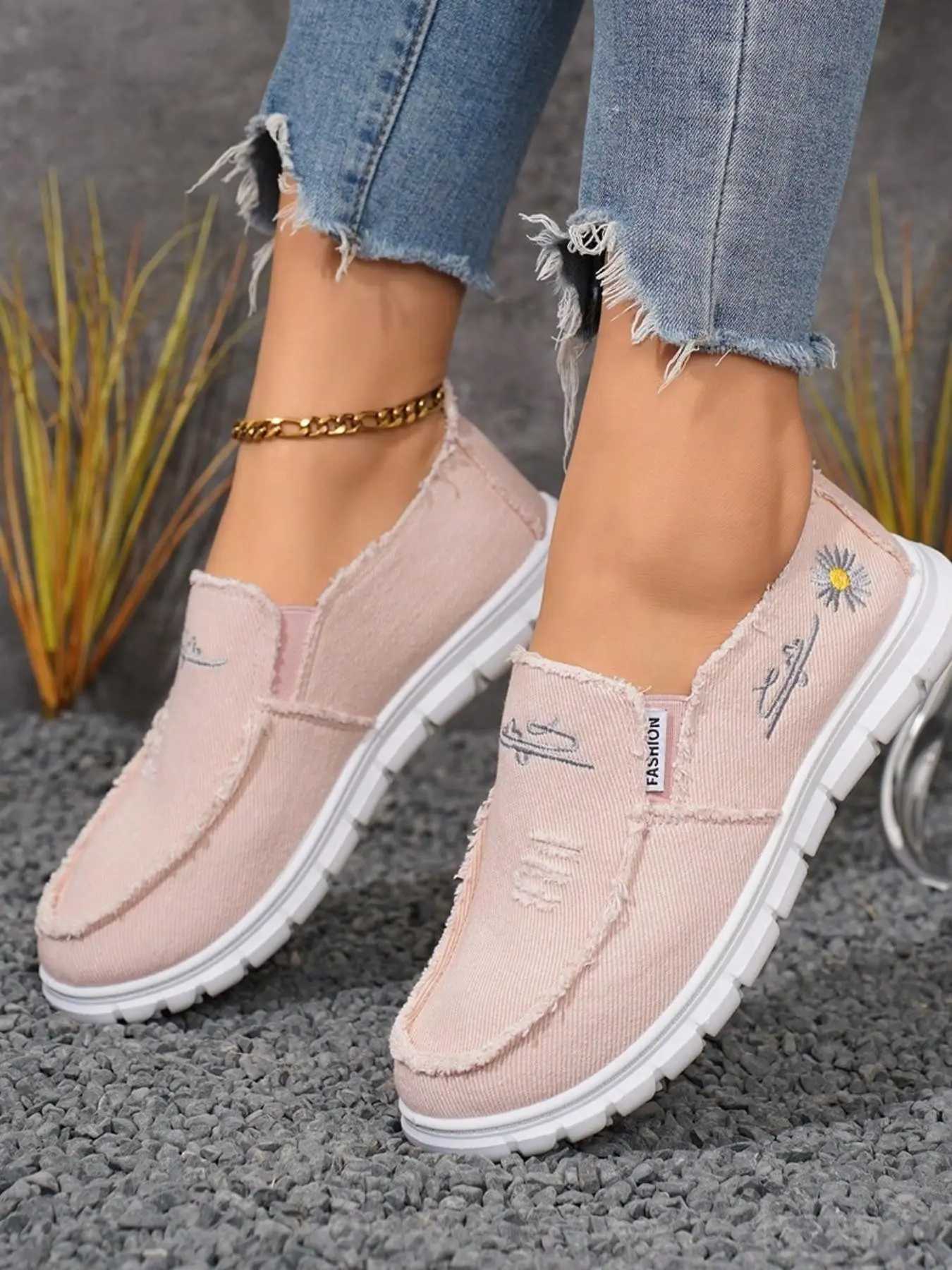 Women's Stylish Frayed Edge Canvas Loafers, Daisy Embroidered Slip-On Casual Sneakers for Travel, Home and Daily Life, Casual Canvas Shoes, Casual Slip Ons