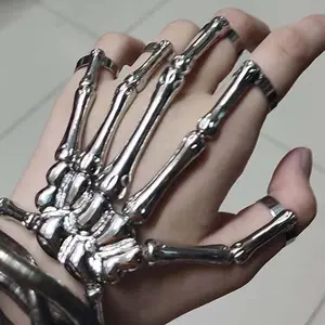 [Treasure of the Town] Skull bone five-finger ring bracelet jewelry domineering integrated chain birthday gift daily wear