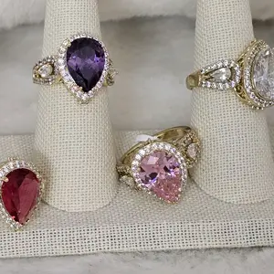 # 0103 Anillos Hermosos Adiamantados Oro Laminado Alta Calidad 14k con Gemas de Colores Variados y Diseño Elegante