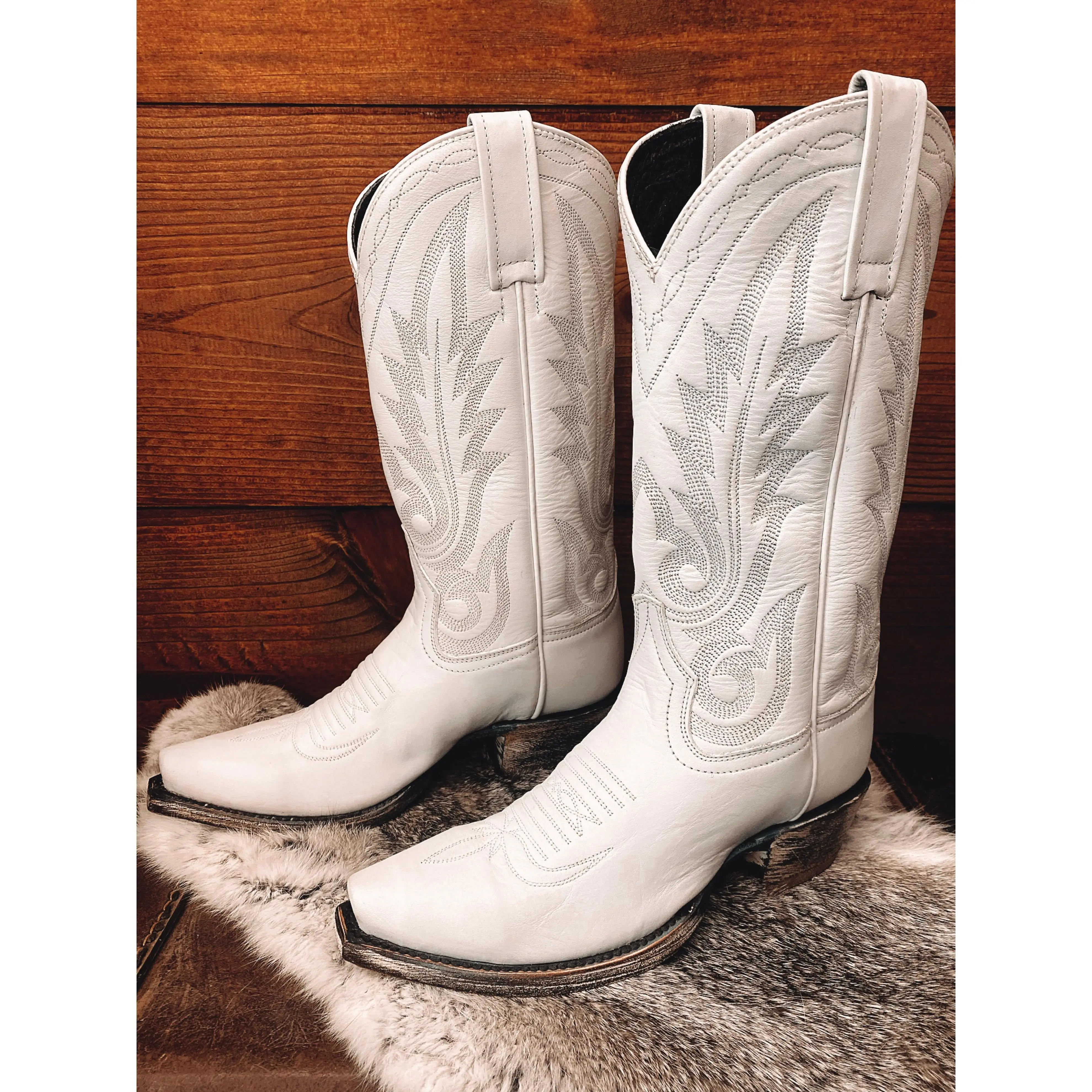 The Liberty Black Missouri Blanco Boots