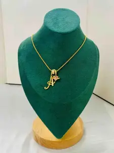 Three-layer letter A-Z pendant necklace, women's snake choker, personalized pink heart letter necklace, adjustable, party outfit, back-to-school season, Valentine's Day gift for girlfriend.