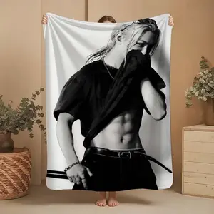 Photos of Li Longfu. Creative Themed Patterned Blanket, Thickened, Ultra-Soft, Made of Flannel Material, Warm for Winter, Suitable for All Seasons, Multifunctional Soft Nap Blanket, Sofa Cover, Warm Companion, Perfect