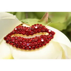 Sexy Ruby Red Pair of Lips Kiss Love Pave Rhinestone Crystal Brooch Pin Gold