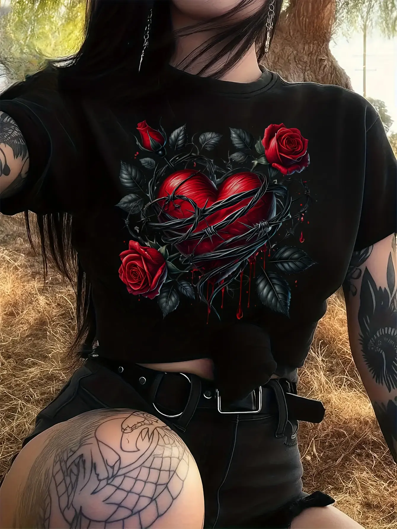 Women's Gothic Bat Wing & Rose T-Shirt with Thorns - Black & Red Heart Print Short Sleeve Top, Medium-Stretch Machine-Washable Fabric for all- Wear, Gothic Outfits, Bat Wing Suitable for Daily Outfits or Halloween Costumes - Trendy Women's Gift
