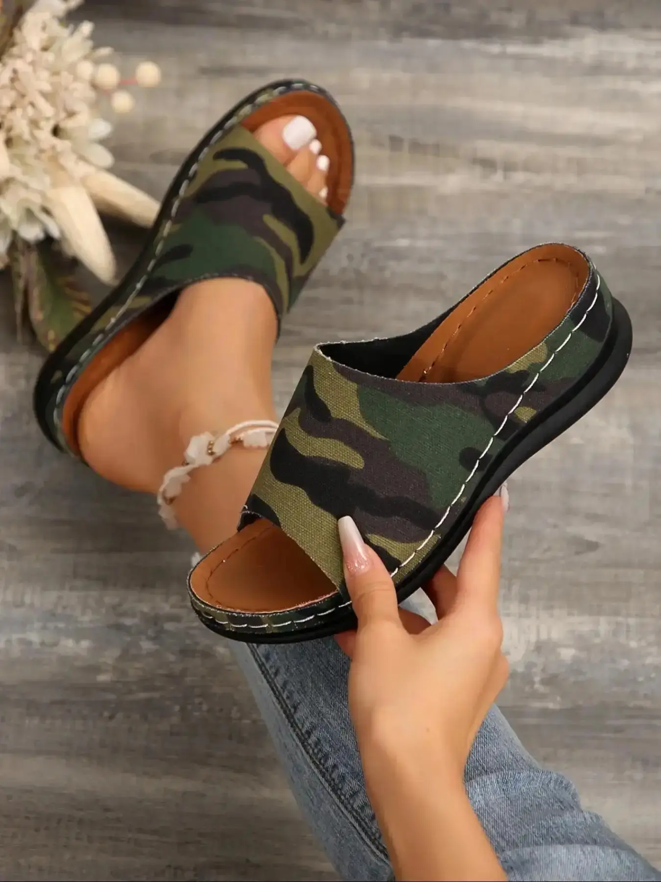 Trendy Camouflage Slippers, Comfortable Open Toe Design, Soft Sole, Perfect for Home and Outdoor Use, Casual and Practical Style, men slippers, mens slippers, men fashion, slippers for men, home slippers