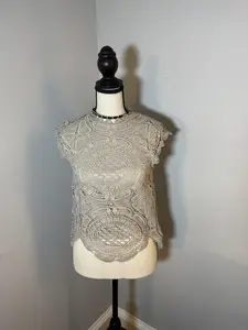 #67 Cream Lace Sleeveless