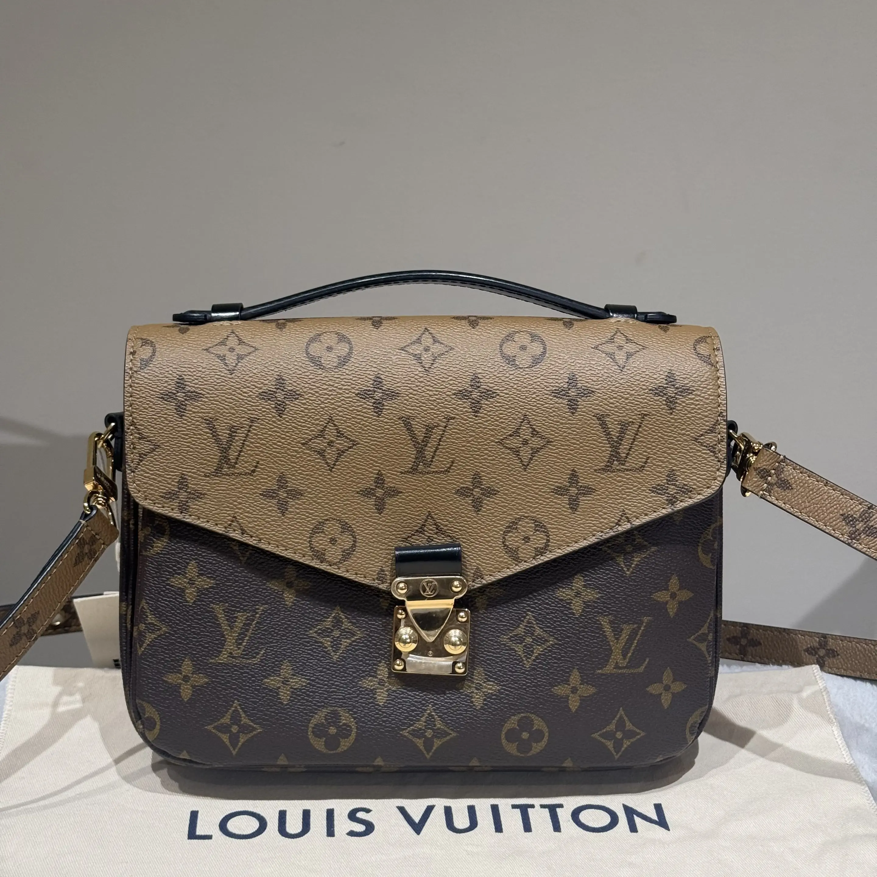 Pre-owned Louis Vuitton leather Crossbody Bags pochette metis reverse monogram canvas 53468757