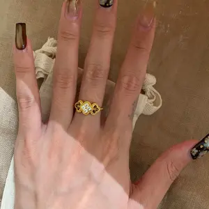 Vintage Flashy Amber Four-Leaf Flower Ring for Women, European and American Style, Elegant and Versatile, Exquisite Open-Ended Index Finger Ring, Gift