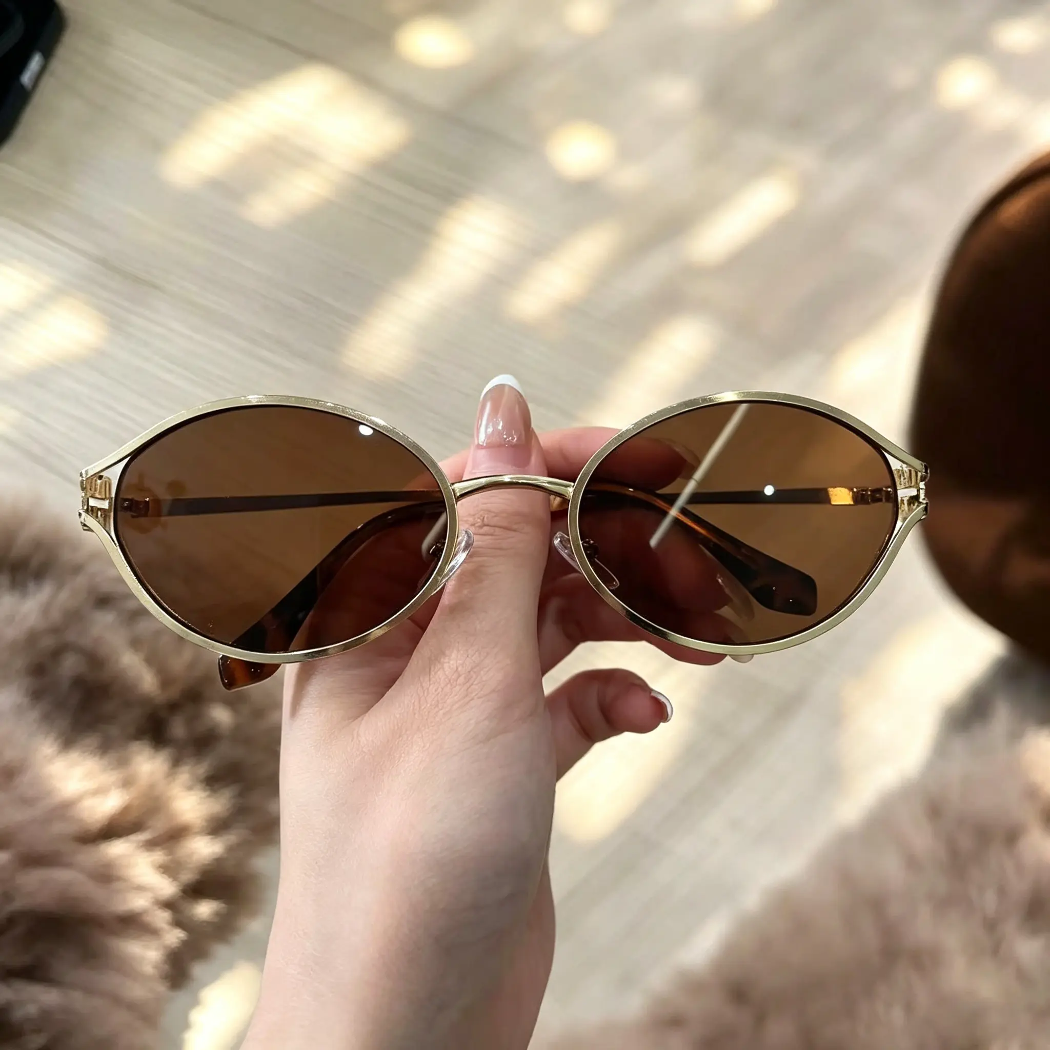 Women's Retro Lightweight Small Oval Gold Sunglasses, Classic Brown Tinted Lens, Slim Metal Temple, Anti-UV Sun Protective Casual Eyewear for Travel, Anti Uv Glasses, Casual Sunglasses, Tinted Lens Sunglasses