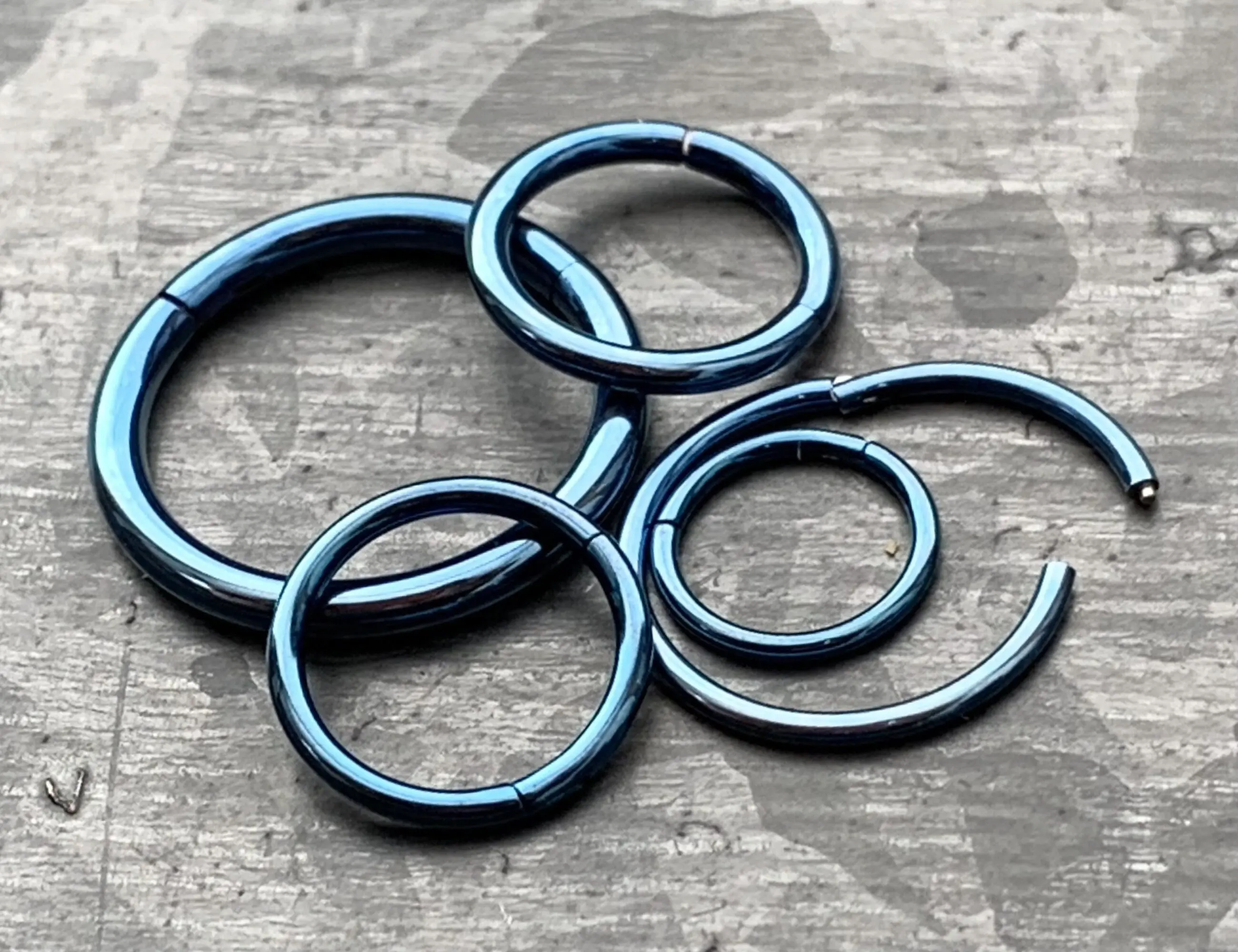 1 Piece of Stunning Blue Hinged Segment Septum Ring/Hoop - Gauges 14g, 16g, 18g & 20g