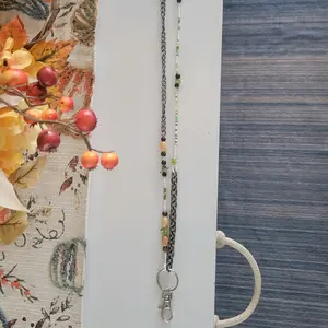 Loopy Lanyard || Peridot || Wooden Beads