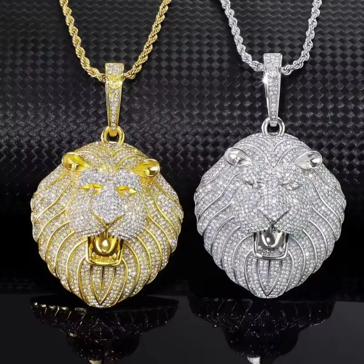Diamond-encrusted lion head pendant dragon bone chain necklace, men's hip-hop style sparkly choker.