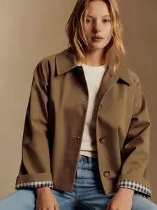 A women's brown short-length, loose-fitting, single-breasted casual coat with a stand-up collar, suitable for spring and autumn, for daily commuting, street wear, and home wear.