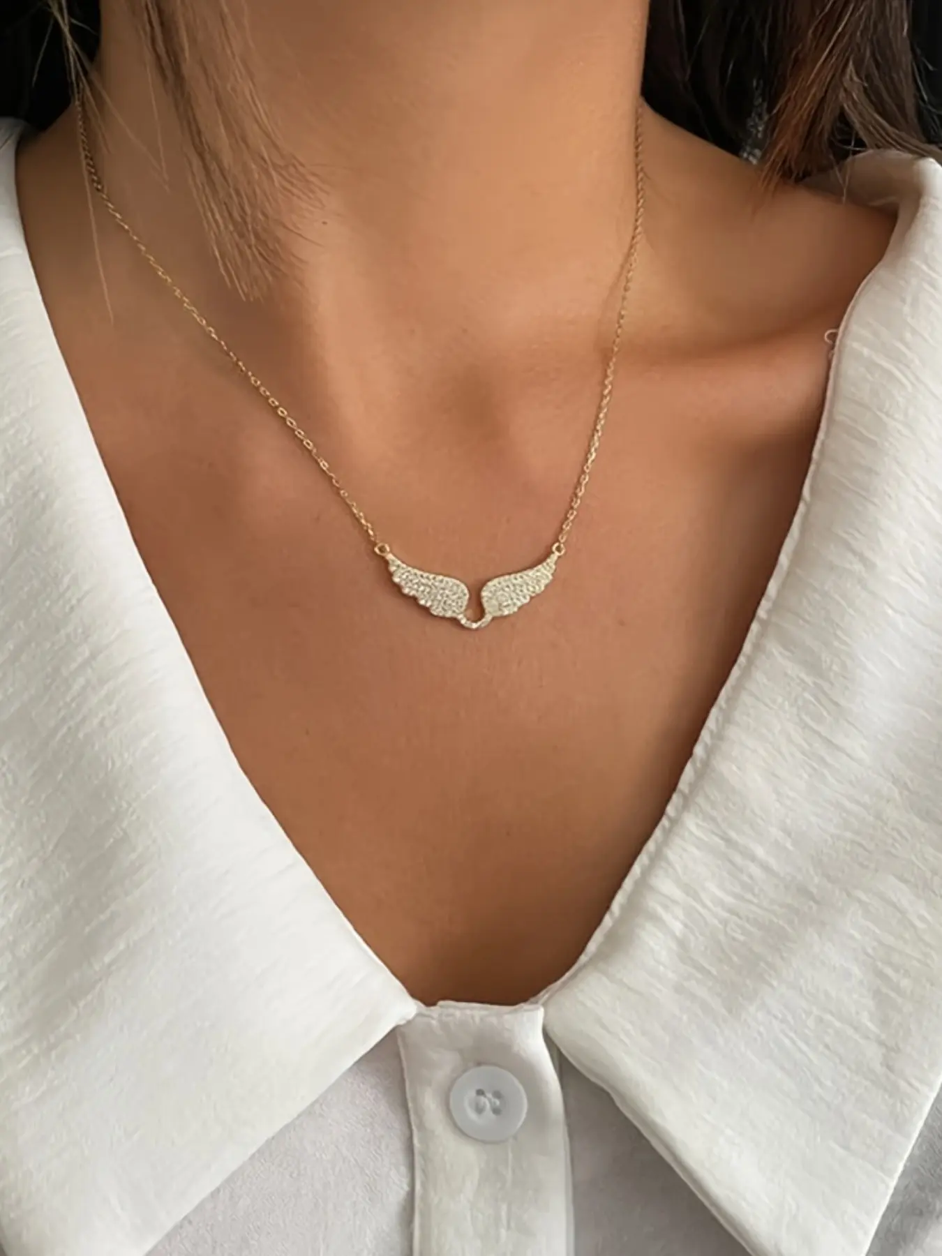 Women's Wing Design Oxidized Zirconia Pendant Necklace, Pendant with Zirconia, Sparkling CZ Necklace, Luxurious Jewelry Gift, Exquisite Chain Jewelry, Elegant Fashion Accessory for Women