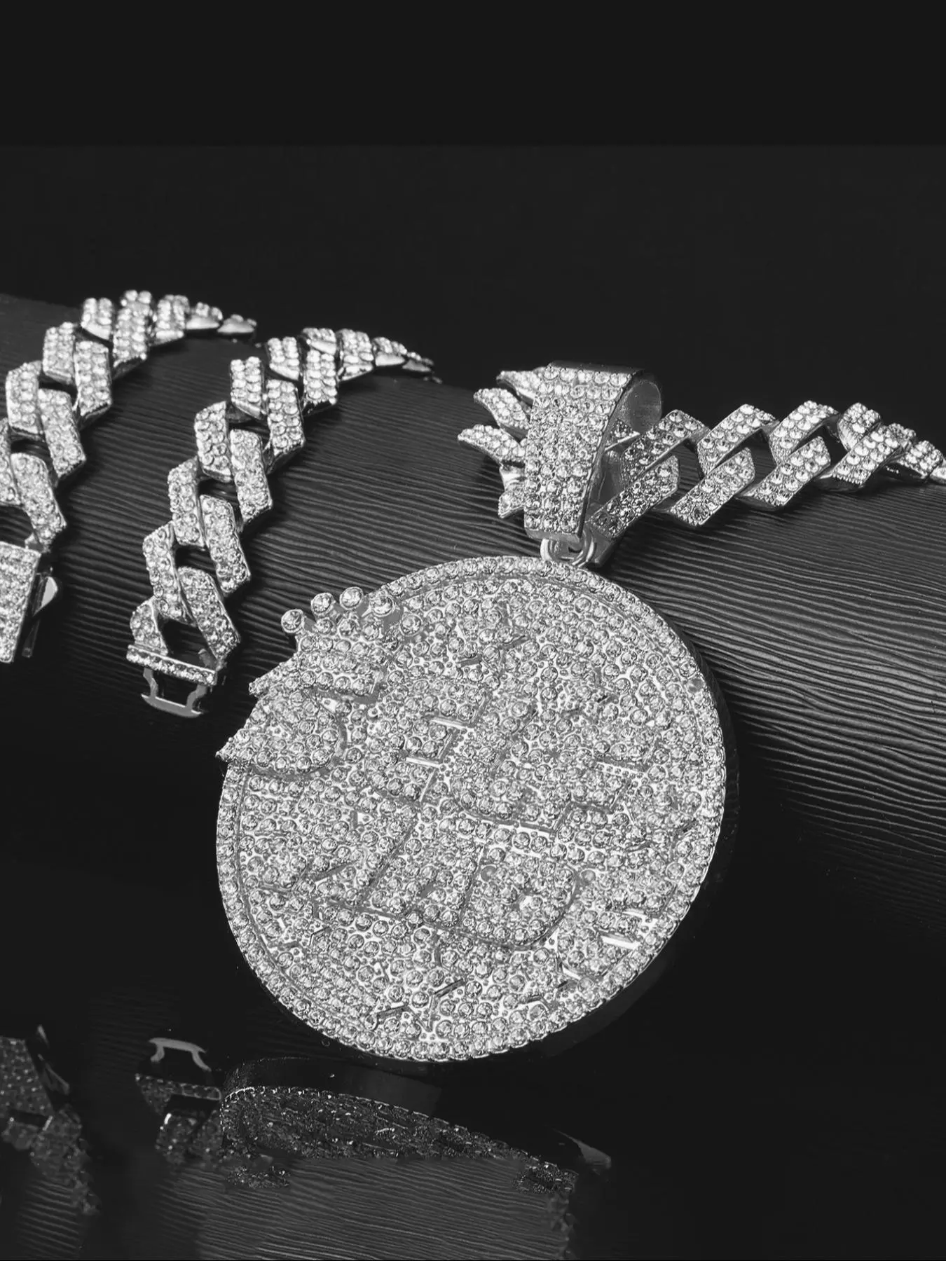 1set Rhinestone Pendant Necklaces, Iced-Out Miami Cuban Chain, Hip Hop Punk Style, Perfect for Parties & Gifts, All Seasons Jewelry