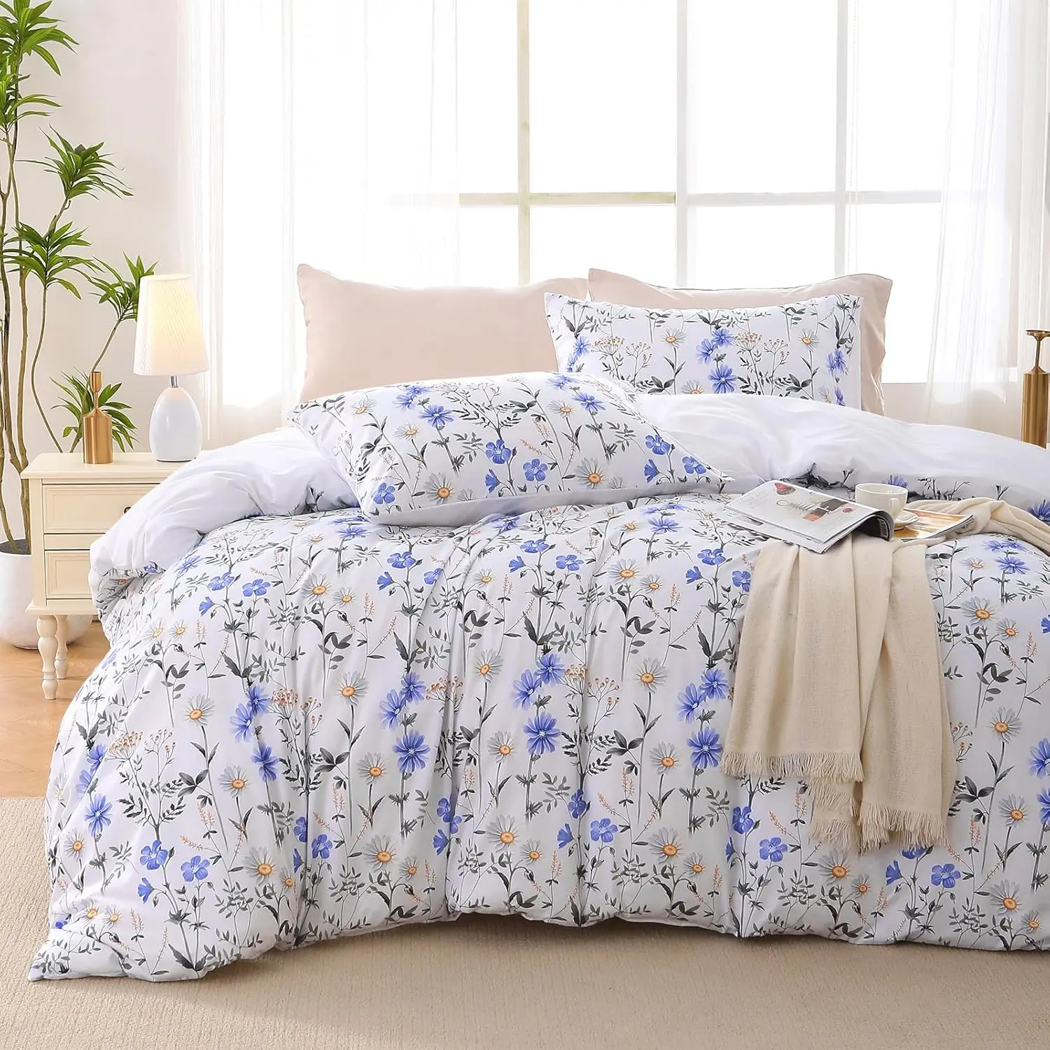JOLLYVOGUE 3-in-1 Decorative Duvet Cover Set, Queen Size (90"x90") Soft Microfiber Bedding with Reversible Purple Blue Daisy Botanical Flowers, Zipper Closure, 2 Pillow Cases for Bedroom Cozy Setup