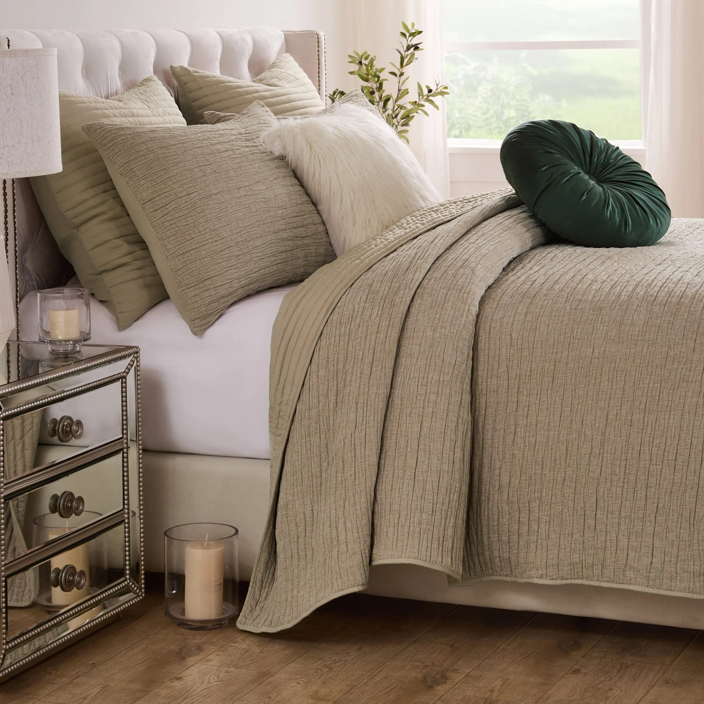 Greenland Home Fashions Velvet Crush Khaki Quilt Set – 2-Piece Twin/XL, 68x86 Inches, Soft Crushed Velvet Beige