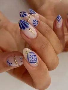 Blue and white porcelain print Press On Nails: Handmade custom Nails