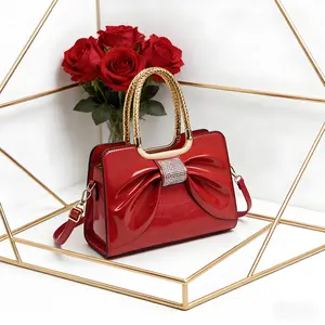 Ladies' Evening Dinner Handbag, Patent Crocodile- Embossed, New Fashionable Style for Mothers, Business Reception Evening Bag, Elegant B anded Large-Capacity Handbag for Middle-Aged Women, High-End Women's Bag for Work Commuting, Birthday Gift
