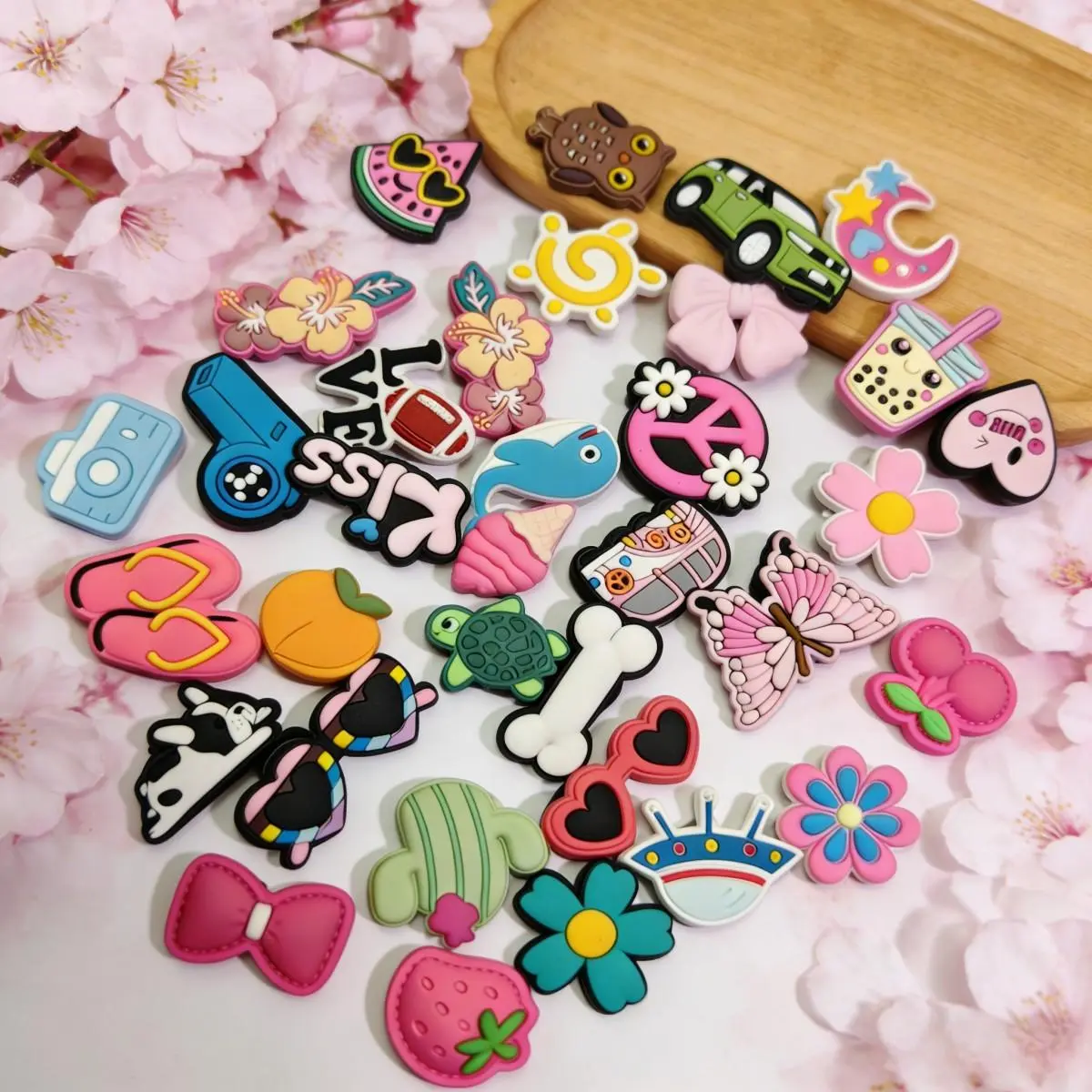 Kid & Adult Random Shoe Decoration Charm Set - 30/50/100-Piece Cute Cartoon PVC Detachable Clip-On Embellishments for Sneakers, Bracelets, Easy to Attach/Detach, Uniquely Crafted for Parties, Casual Use, Shoe Charms Set, All-Year, Easy To Attach And Detac