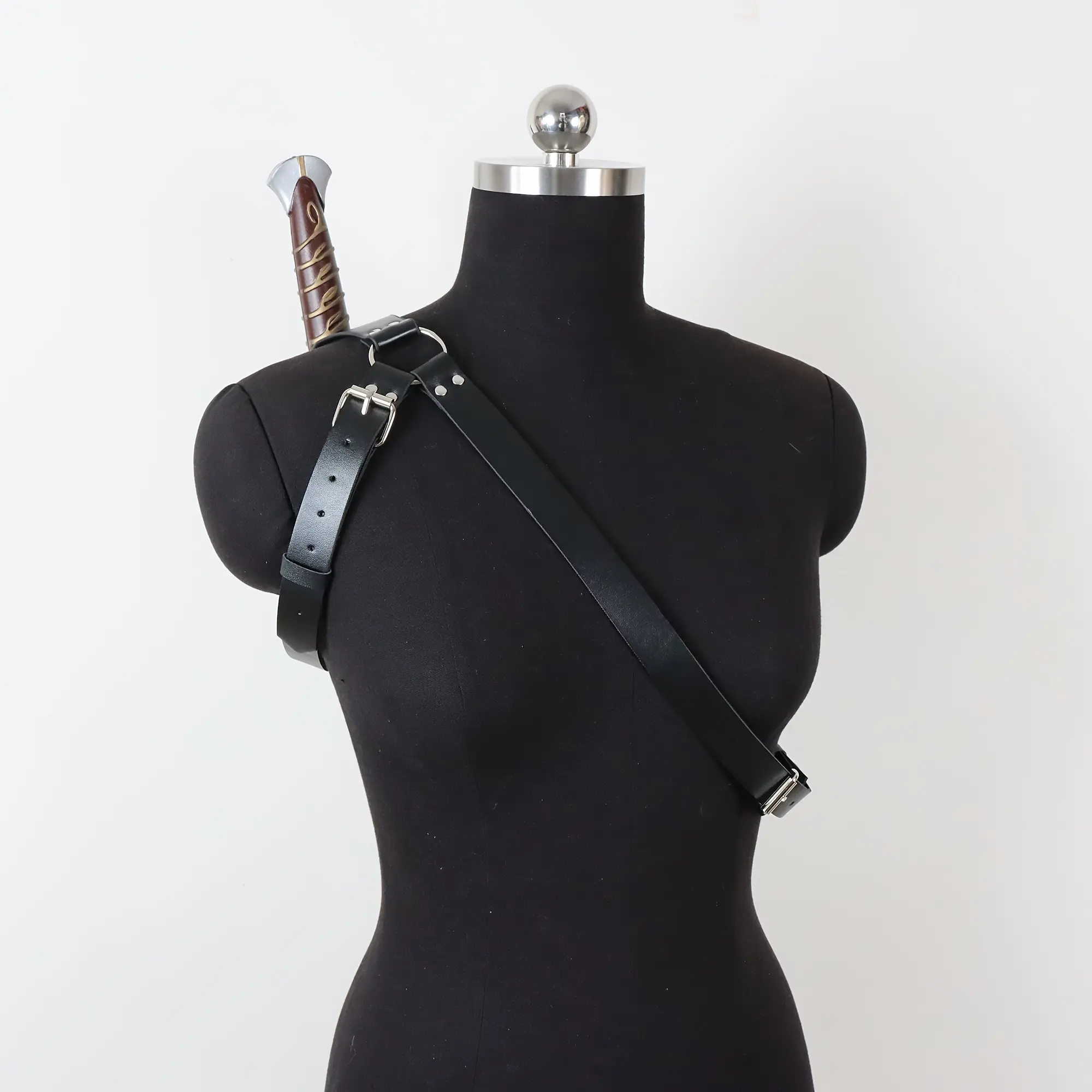 SW1pc Medieval Knight Sword Sheath, Adjustable Sword Holder with Buckle Straps,-Strap Design for Secure Attachment, Black Synthetic Material, Ideal for Stage Performance Props & Halloween Costume Accessories, Cosplay Equipment |           Leather Menswear