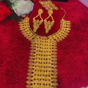 Gold Plated Wedding Necklace Set with Intricate Design and Pearl Accents for Special Occasions